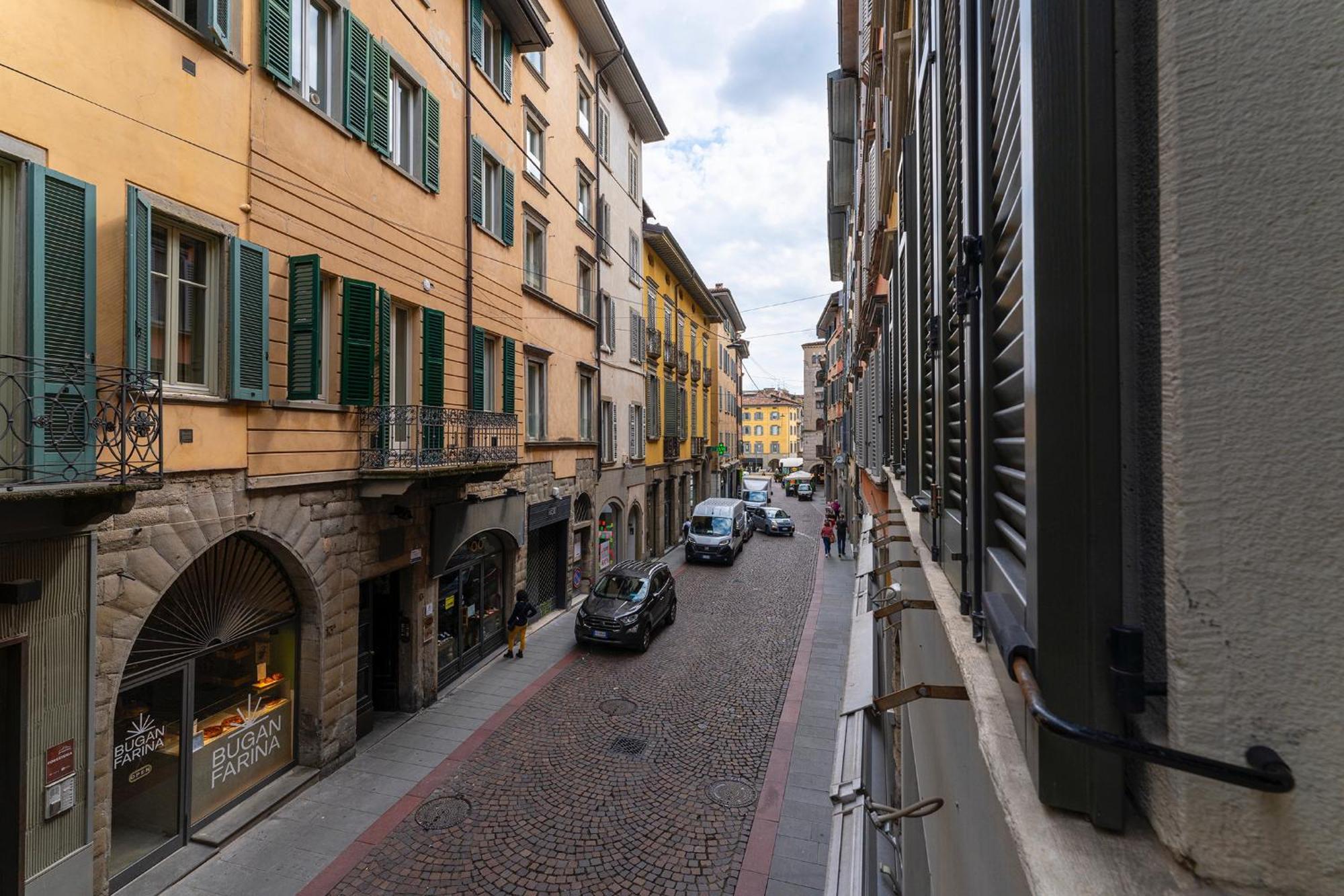 Magic Place Bergamo! Classy Apartment In The Heart Of The City Zewnętrze zdjęcie